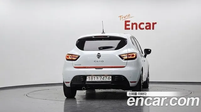 Renault Clio — фото 4