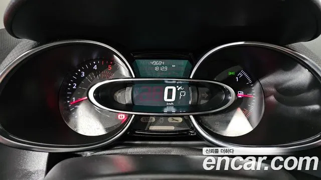 Renault Clio — фото 8