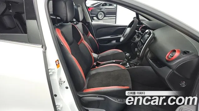 Renault Clio — фото 10