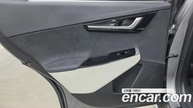 Kia EV6 — фото 25