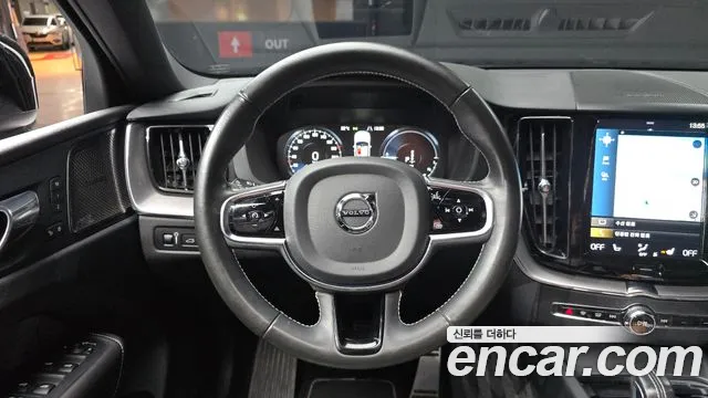Volvo XC60 — фото 13