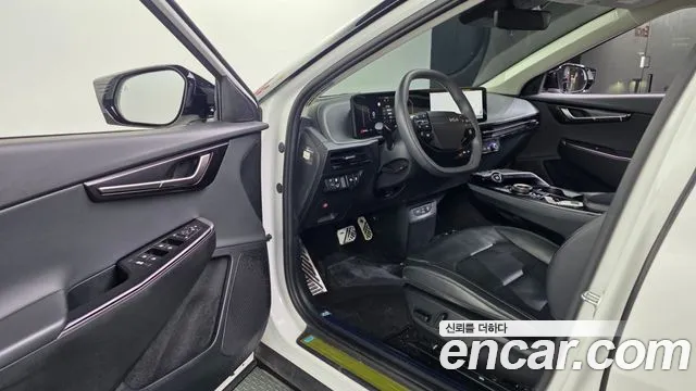 Kia EV6 — фото 10