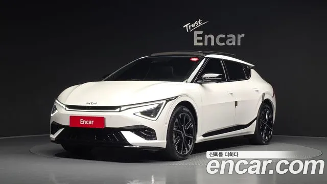 Kia EV6 — фото 1