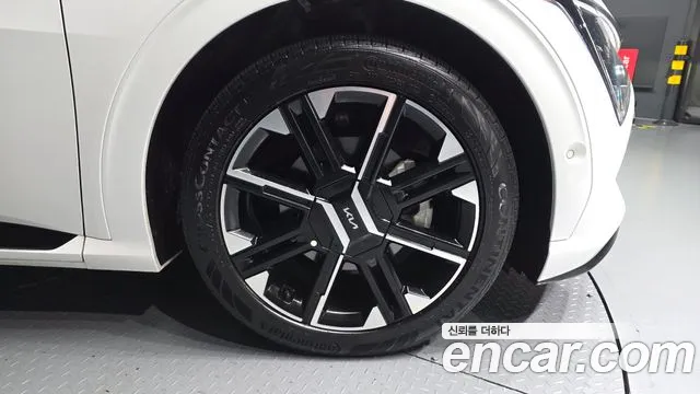 Kia EV6 — фото 21