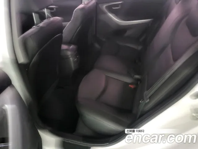 Hyundai Avante — фото 15