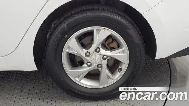 Hyundai Avante — фото 21