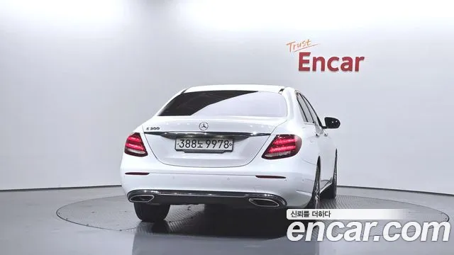 Mercedes-Benz E-Class — фото 4