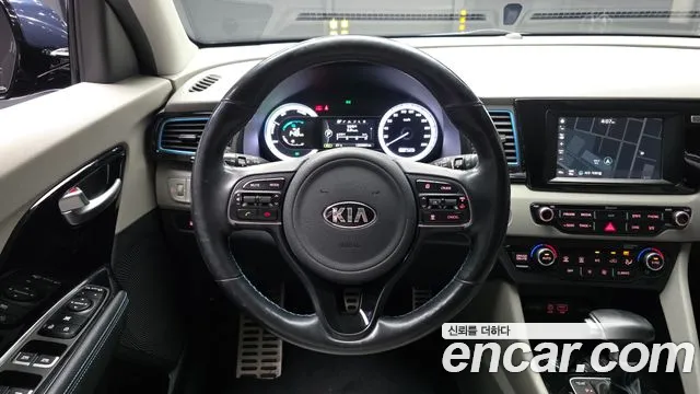 Kia Niro — фото 12