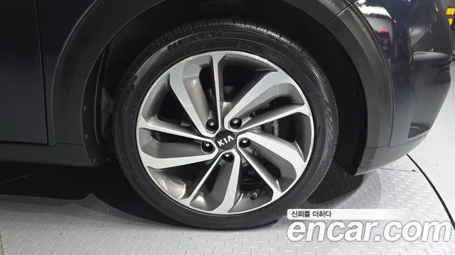 Kia Niro — фото 21