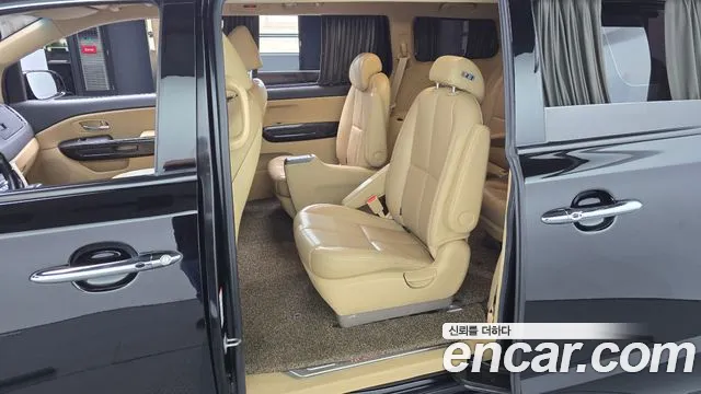 Kia Carnival — фото 11