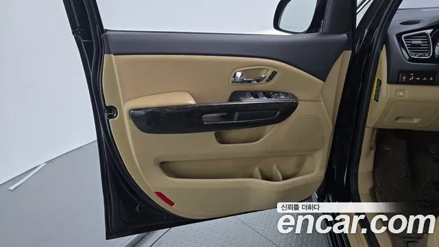 Kia Carnival — фото 24