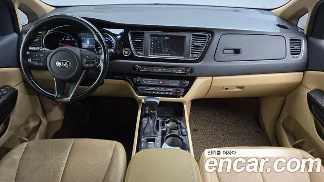 Kia Carnival — фото 7