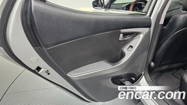 Hyundai Avante — фото 25