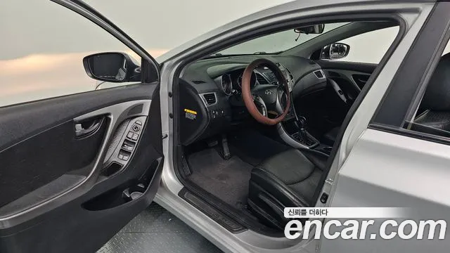 Hyundai Avante — фото 26
