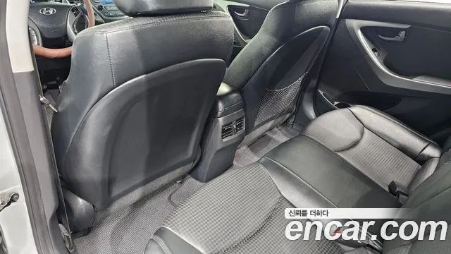 Hyundai Avante — фото 27