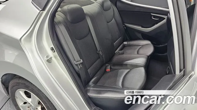 Hyundai Avante — фото 10