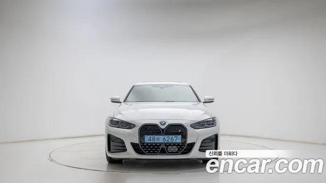 BMW i4 — фото 12