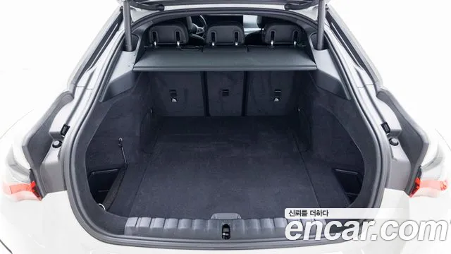 BMW i4 — фото 10