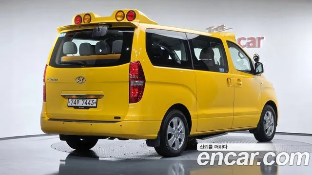 Hyundai Starex — фото 1