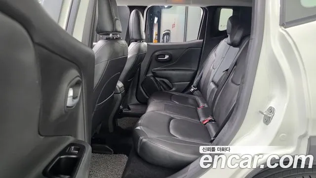 Jeep Renegade — фото 11