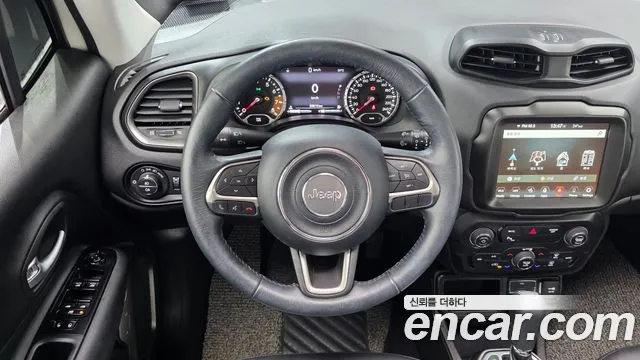 Jeep Renegade — фото 12