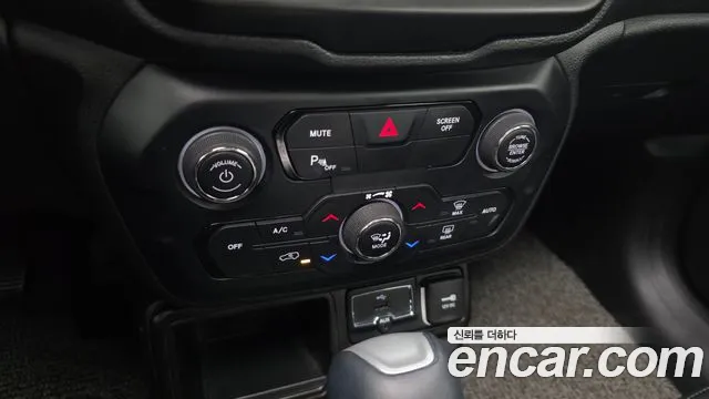 Jeep Renegade — фото 18