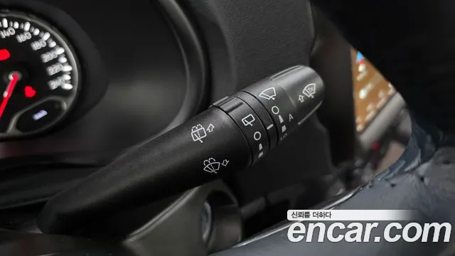 Jeep Renegade — фото 19