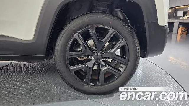 Jeep Renegade — фото 21