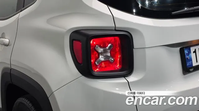 Jeep Renegade — фото 23
