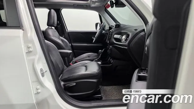 Jeep Renegade — фото 26