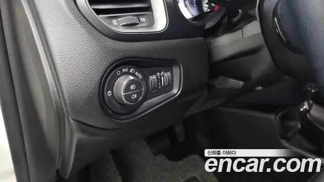 Jeep Renegade — фото 27