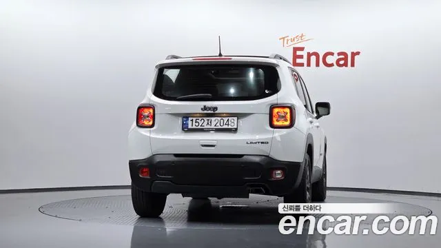 Jeep Renegade — фото 3