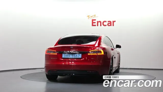 Tesla Model S — фото 4