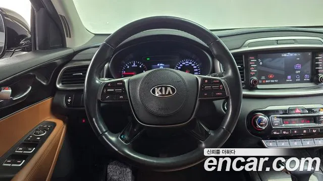 Kia Sorento — фото 12