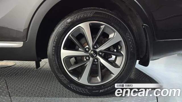 Kia Sorento — фото 21