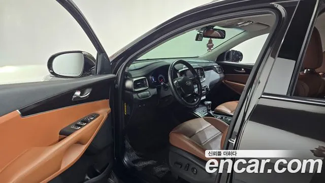 Kia Sorento — фото 9