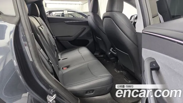 Tesla Model Y — фото 11