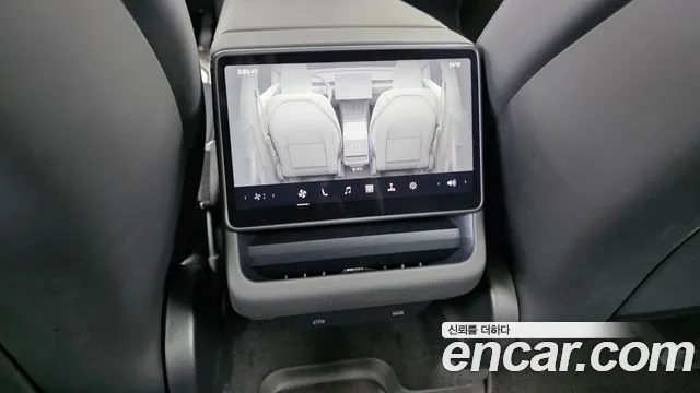 Tesla Model Y — фото 19