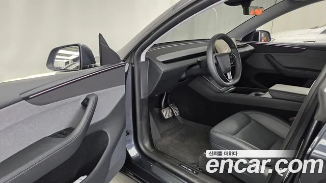 Tesla Model Y — фото 10