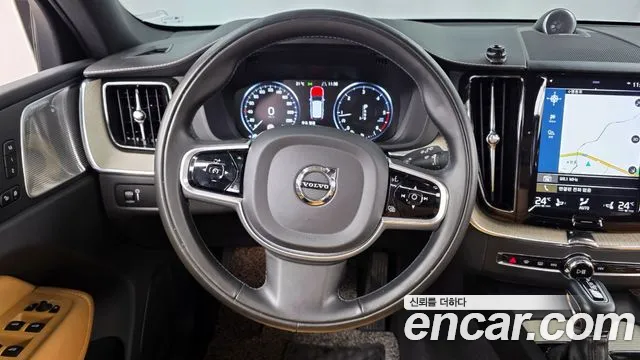 Volvo XC60 — фото 13