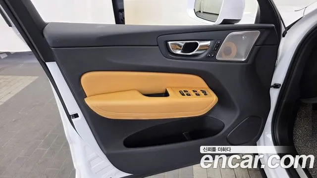 Volvo XC60 — фото 24