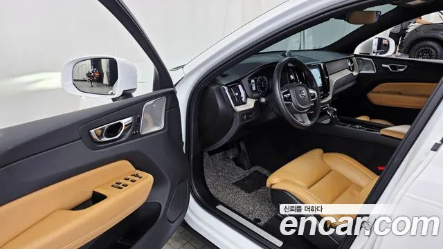 Volvo XC60 — фото 10