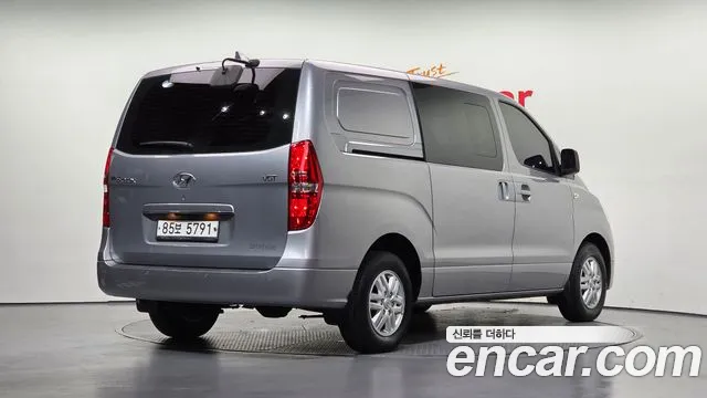 Hyundai Starex — фото 2