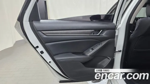 Honda Accord — фото 25