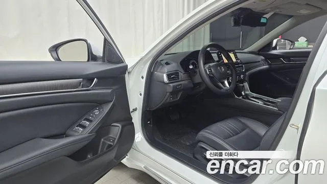 Honda Accord — фото 10