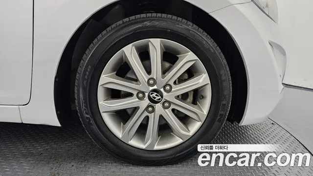 Hyundai Avante — фото 20
