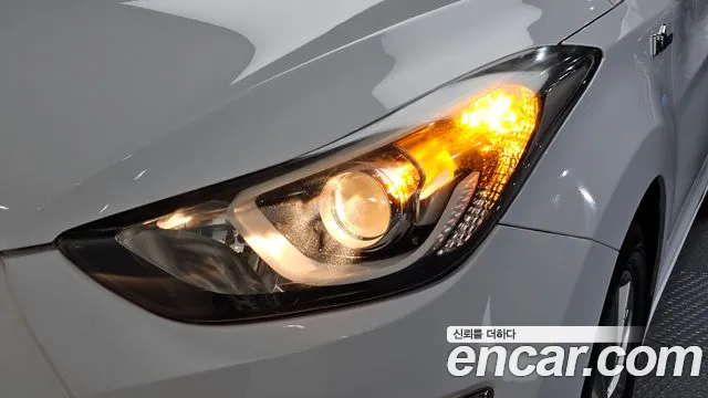 Hyundai Avante — фото 21