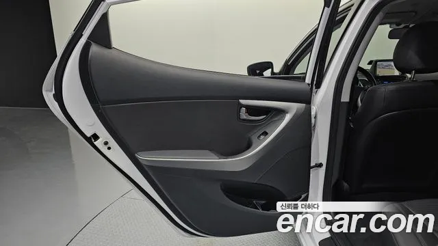 Hyundai Avante — фото 24