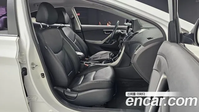 Hyundai Avante — фото 25