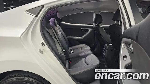 Hyundai Avante — фото 27